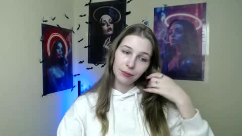 Snapshot of stranger_giirl chatting on 01-17-26, 08:45 Amalia online show from 01-17-26, 08:45