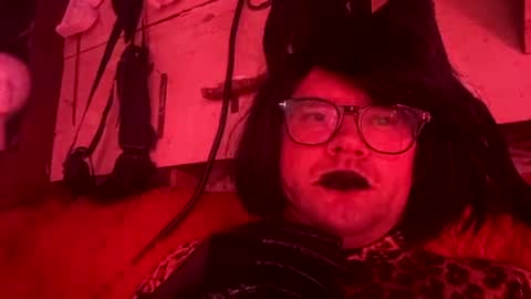 Snapshot of strangespence chatting on 07-08-26, 03:44 Mistress kinki online show from 07-08-26, 03:44