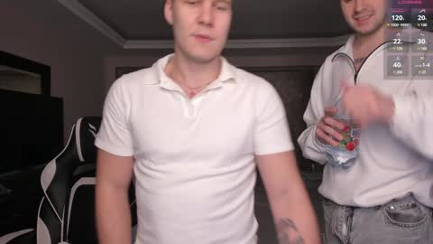 Snapshot of stranggee chatting on 12-20-24, 06:56 Artem online show from 12-20-24, 06:56