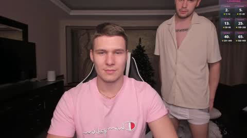 Snapshot of stranggee chatting on 12-22-24, 11:09 Artem online show from 12-22-24, 11:09