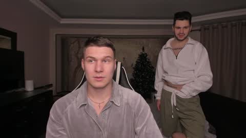 Snapshot of stranggee chatting on 12-26-24, 07:16 Artem online show from 12-26-24, 07:16