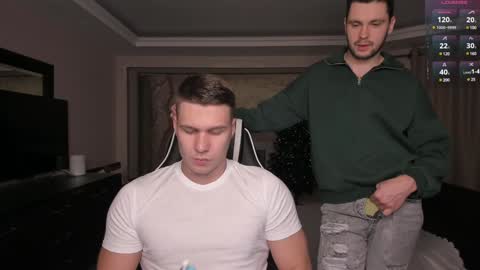 Snapshot of stranggee chatting on 12-27-24, 06:53 Artem online show from 12-27-24, 06:53