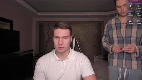 Snapshot of stranggee chatting on 01-11-25, 07:16 Artem online show from 01-11-25, 07:16