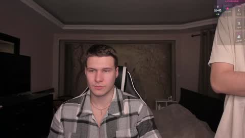 Snapshot of stranggee chatting on 01-12-25, 07:21 Artem online show from 01-12-25, 07:21