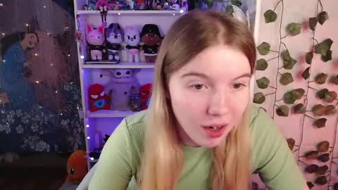 Snapshot of strawberry_juli chatting on 02-27-25, 05:34 Juli online show from 02-27-25, 05:34