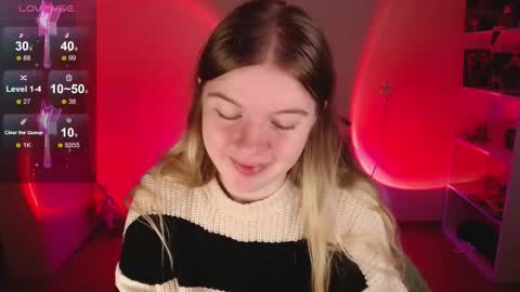 Snapshot of strawberry_juli chatting on 09-17-25, 07:21 Juli online show from 09-17-25, 07:21