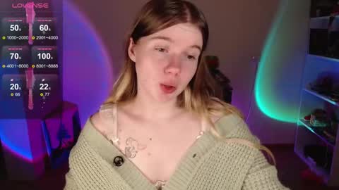 Snapshot of strawberry_juli chatting on 09-21-25, 07:37 Juli online show from 09-21-25, 07:37