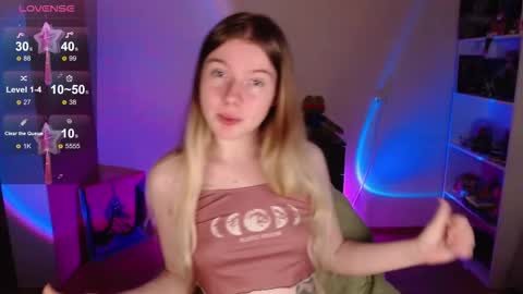 Snapshot of strawberry_juli chatting on 10-03-25, 06:43 Juli online show from 10-03-25, 06:43