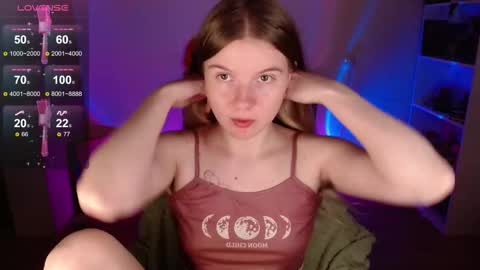 Snapshot of strawberry_juli chatting on 10-05-25, 06:12 Juli online show from 10-05-25, 06:12