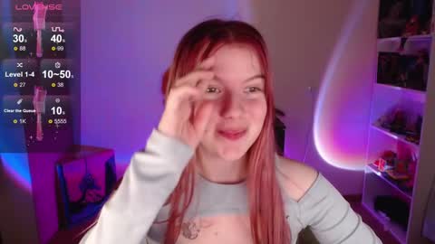 Snapshot of strawberry_juli chatting on 10-11-25, 04:05 Juli online show from 10-11-25, 04:05