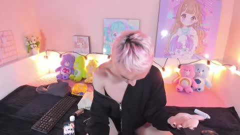 strawberry_kitty_ online show from 11-15-25, 11:21