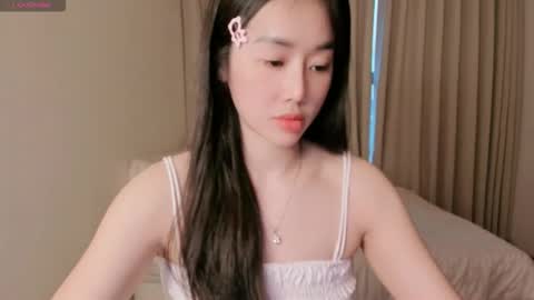 strawberry_loveee online show from 10-11-25, 10:03
