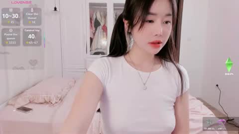 strawberry_loveee online show from 10-16-25, 05:30