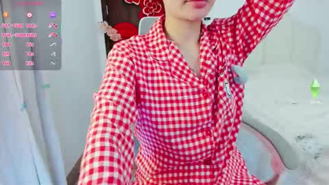Snapshot of strawberry_loveee chatting on 02-21-26, 05:14 strawberry_loveee online show from 02-21-26, 05:14