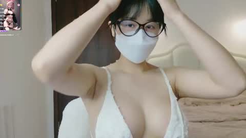 Snapshot of strawberry_loveee chatting on 07-15-26, 01:55 strawberry_loveee online show from 07-15-26, 01:55