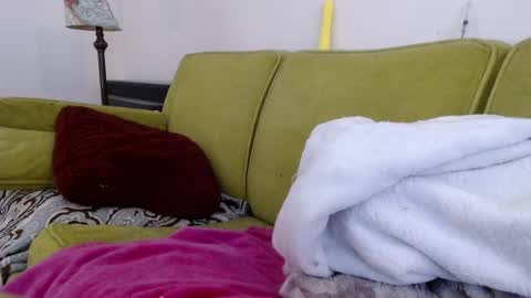 Snapshot of strawberrylotsacake chatting on 12-15-25, 04:55 Strawberrylotsacake online show from 12-15-25, 04:55