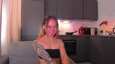 Tati and Lola online show from 09-29-25, 01:05