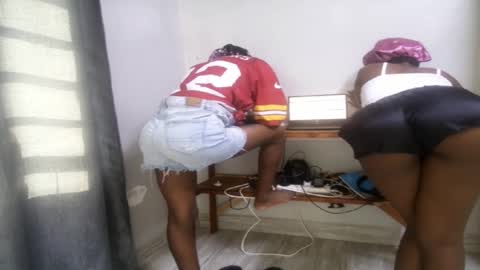 Snapshot of streetlioness chatting on 12-17-25, 01:39 streetlioness online show from 12-17-25, 01:39