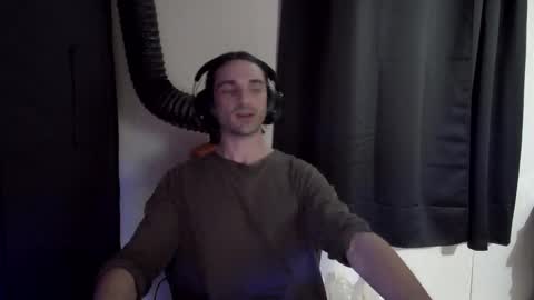 Snapshot of stringgreens777 chatting on 01-12-26, 02:00 stringgreens777 online show from 01-12-26, 02:00