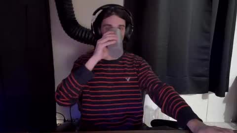 Snapshot of stringgreens777 chatting on 02-04-26, 02:34 stringgreens777 online show from 02-04-26, 02:34