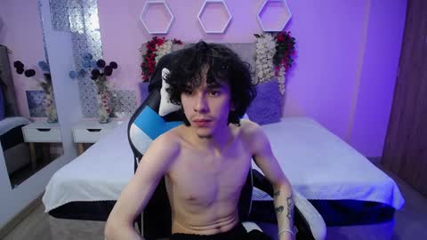 Snapshot of strip_demons chatting on 12-03-24, 12:27 Nikolas And Sophia online show from 12-03-24, 12:27