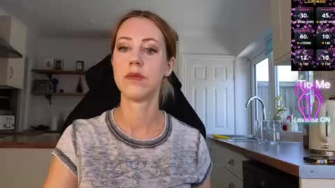 Snapshot of stripmequick chatting on 06-25-26, 09:14 Amorina online show from 06-25-26, 09:14