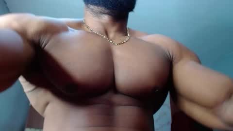 Snapshot of strong_george1 chatting on 11-11-25, 10:43 strong_george1 online show from 11-11-25, 10:43