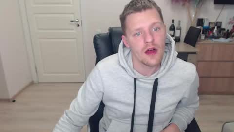 Snapshot of strong_guy_xxx chatting on 09-20-25, 11:22 strong_guy_xxx online show from 09-20-25, 11:22