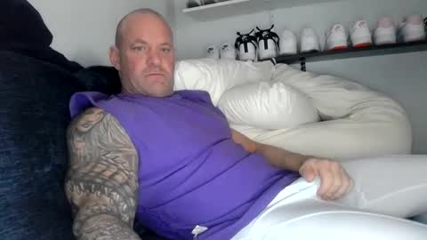 Snapshot of strongandhard073 chatting on 01-25-25, 06:35 StrongAndHard online show from 01-25-25, 06:35