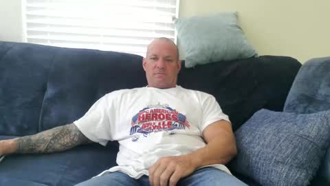 Snapshot of strongandhard073 chatting on 09-20-25, 04:52 StrongAndHard online show from 09-20-25, 04:52