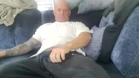 Snapshot of strongandhard073 chatting on 11-02-25, 01:46 StrongAndHard online show from 11-02-25, 01:46