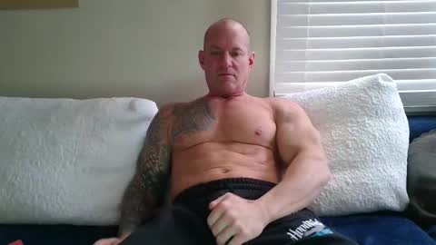 Snapshot of strongandhard073 chatting on 02-26-26, 02:27 StrongAndHard online show from 02-26-26, 02:27