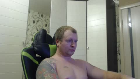 Snapshot of strongass18 chatting on 12-12-24, 01:06 Alex online show from 12-12-24, 01:06