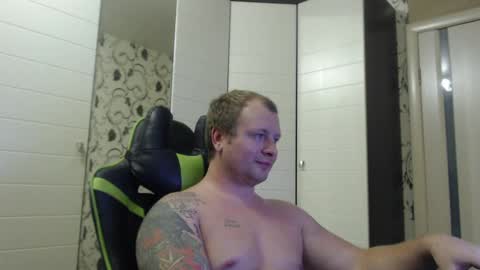 Snapshot of strongass18 chatting on 12-12-24, 04:10 Alex online show from 12-12-24, 04:10