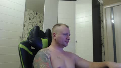 Snapshot of strongass18 chatting on 12-14-24, 04:09 Alex online show from 12-14-24, 04:09