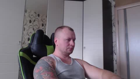 Snapshot of strongass18 chatting on 12-17-24, 07:29 Alex online show from 12-17-24, 07:29