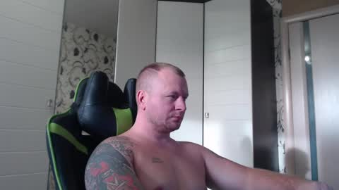 Snapshot of strongass18 chatting on 12-19-24, 09:40 Alex online show from 12-19-24, 09:40