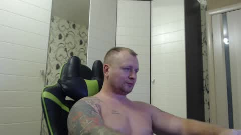 Snapshot of strongass18 chatting on 12-19-24, 03:52 Alex online show from 12-19-24, 03:52