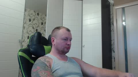 Snapshot of strongass18 chatting on 12-22-24, 10:38 Alex online show from 12-22-24, 10:38