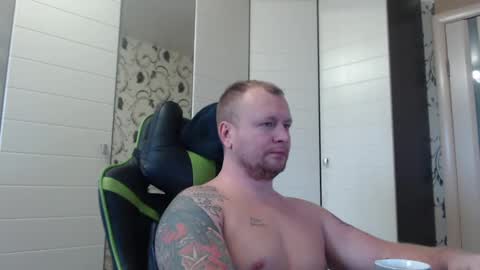 Snapshot of strongass18 chatting on 12-26-24, 09:01 Alex online show from 12-26-24, 09:01
