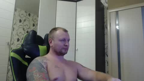 Snapshot of strongass18 chatting on 12-26-24, 12:05 Alex online show from 12-26-24, 12:05