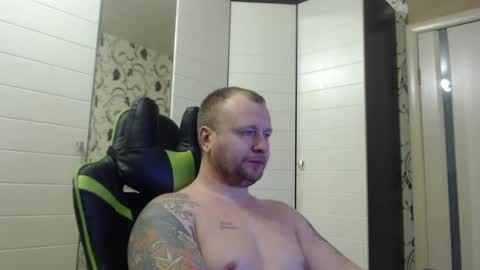 Snapshot of strongass18 chatting on 12-28-24, 01:49 Alex online show from 12-28-24, 01:49