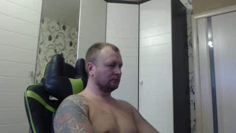 Snapshot of strongass18 chatting on 01-02-25, 09:00 Alex online show from 01-02-25, 09:00
