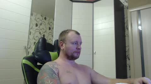 Snapshot of strongass18 chatting on 01-04-25, 01:21 Alex online show from 01-04-25, 01:21
