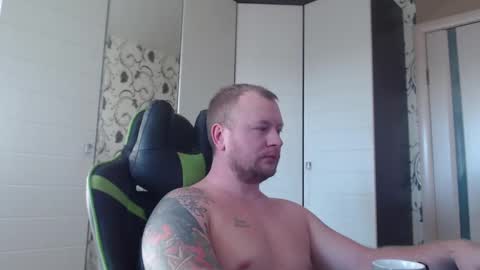 Snapshot of strongass18 chatting on 01-05-25, 08:32 Alex online show from 01-05-25, 08:32
