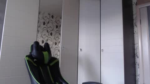 Snapshot of strongass18 chatting on 01-05-25, 11:59 Alex online show from 01-05-25, 11:59