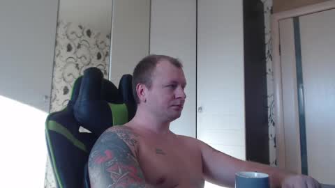 Snapshot of strongass18 chatting on 01-21-25, 09:03 Alex online show from 01-21-25, 09:03