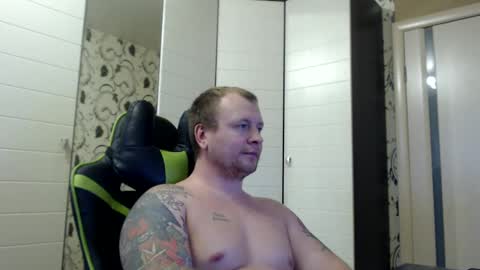 Snapshot of strongass18 chatting on 01-28-25, 12:00 Alex online show from 01-28-25, 12:00