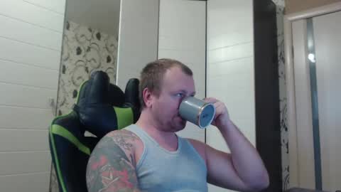 Snapshot of strongass18 chatting on 01-30-25, 08:43 Alex online show from 01-30-25, 08:43