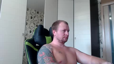Snapshot of strongass18 chatting on 02-06-25, 11:43 Alex online show from 02-06-25, 11:43